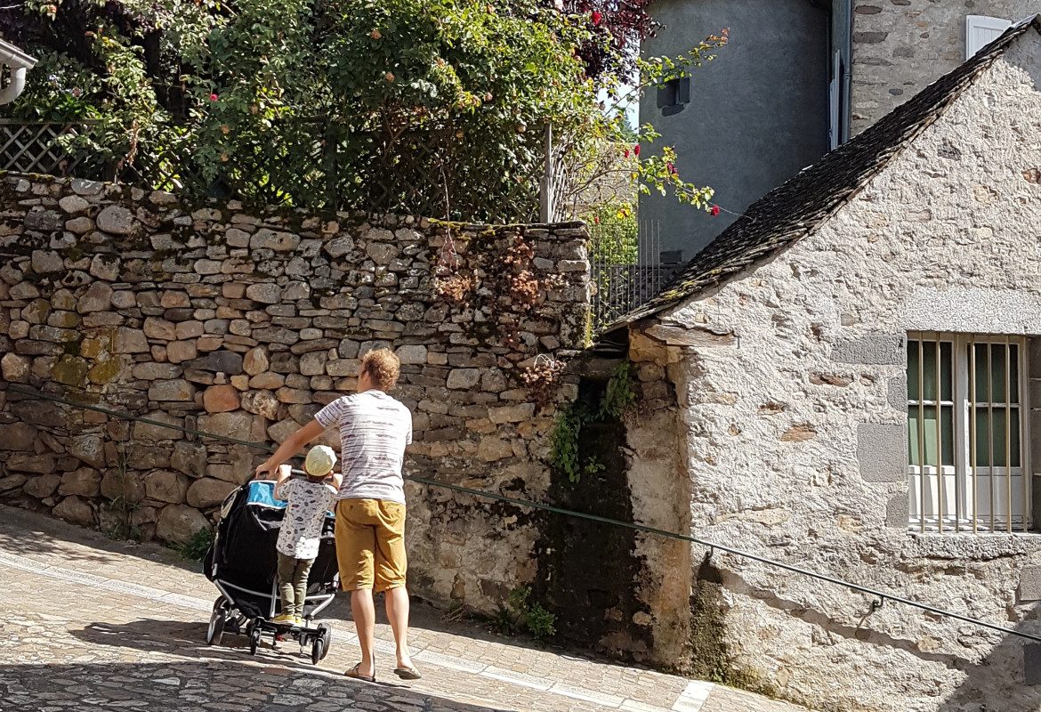 chaudes aigues village cantal balade