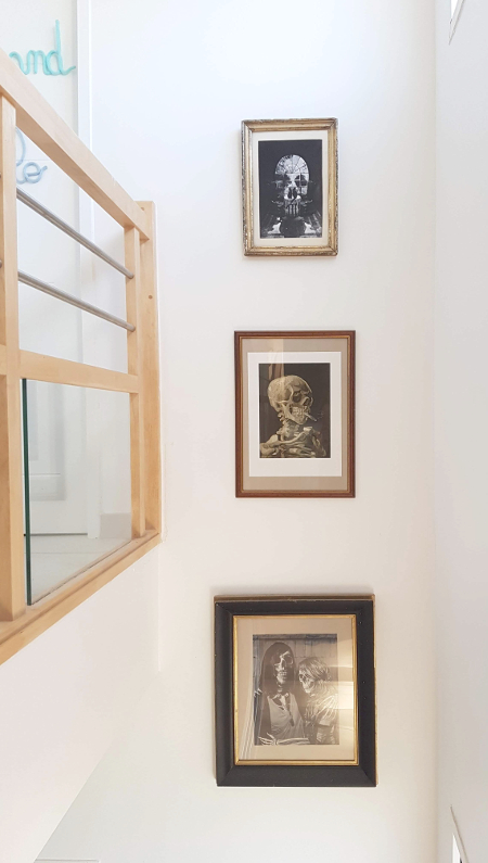 poster lounge ali gulec pièce en forme de crâne