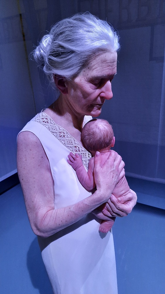 sam jinks Woman and child hyperrealism