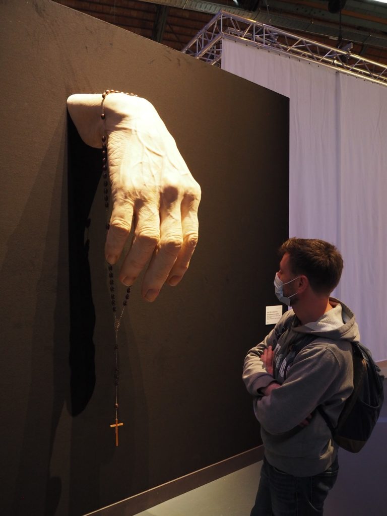 Stringiamoci a coorte Valter adam Casotto hyperrealism