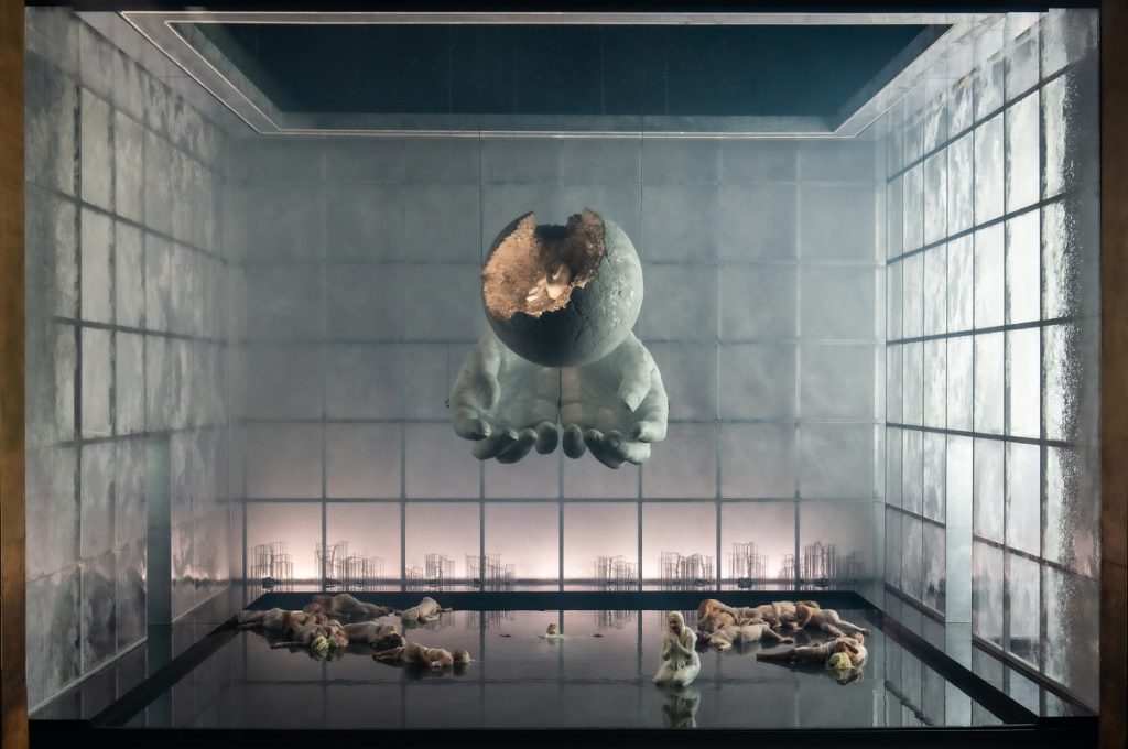 Rusalka (mise en scène :  Stefano Poda) / Crédit : Mirco Magliocca