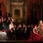 La Traviata - Amitai Pati (A. Germont), Zuzana Markova (Violetta), Victoire Bunel (Flora Bervoix) - crédit Mirco Magliocca