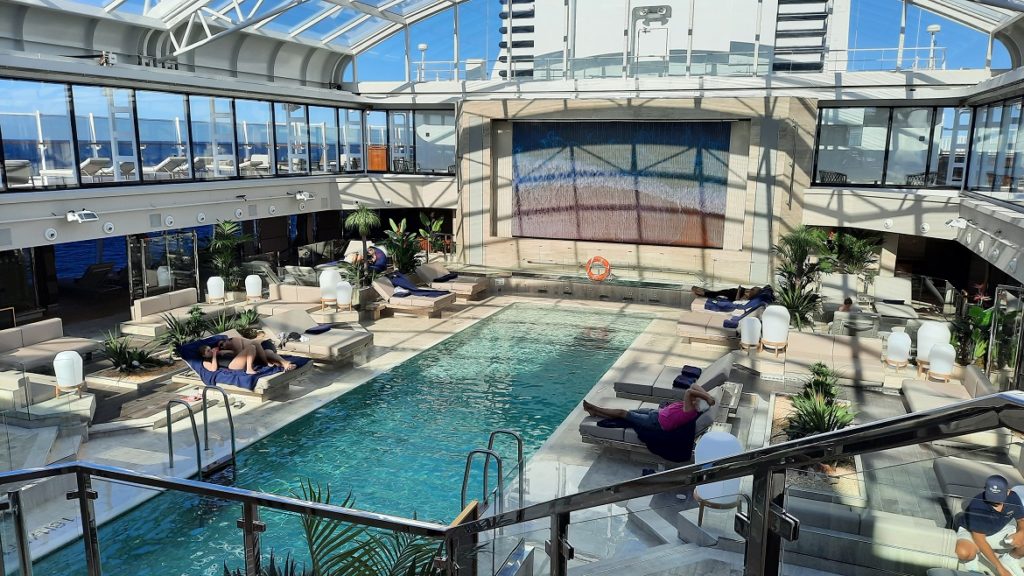 Explora Journeys Swimming pool (1) © Culture déconfiture