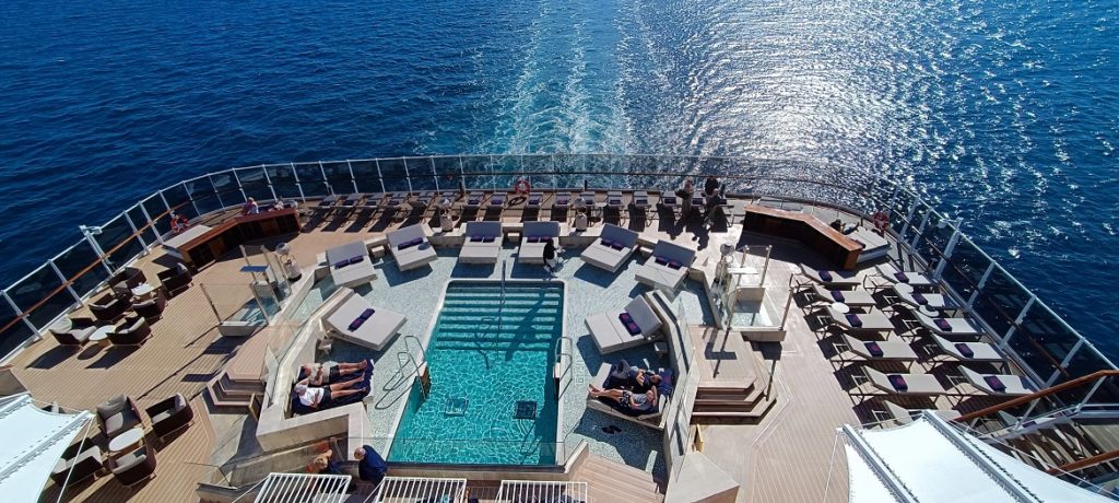 Explora Journeys Swimming pool (3) © Culture déconfiture