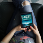 Couverture de La sœur de la tempête de Lucinda Riley sur une liseuse Kobo