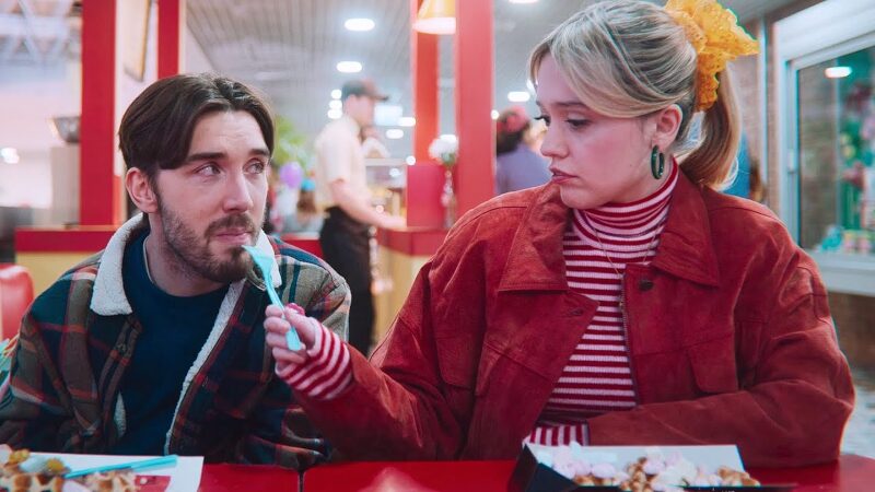 Isaac et Aimee dans Sex education