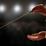 Chef d'orchestre Conductor conducting an orchestra
