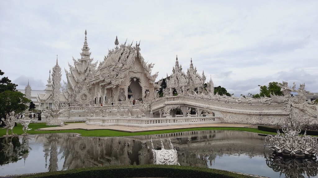 Temple Blanc (White Temple ou Wat Rong Khun) à Chiang Rai © Culture déconfiture