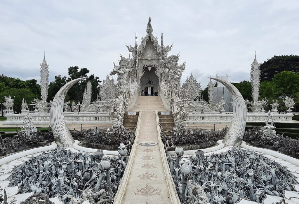 Temple Blanc (White Temple ou Wat Rong Khun) à Chiang Rai © Culture déconfiture