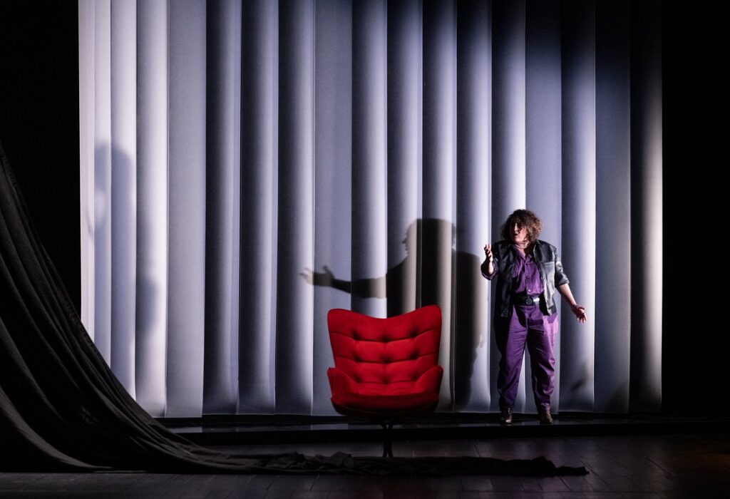 Une irritation des arbres à abattre Thomas Bernhard Sébastien Bournac Théâtre Sorano Toulouse Nabila Mekkid