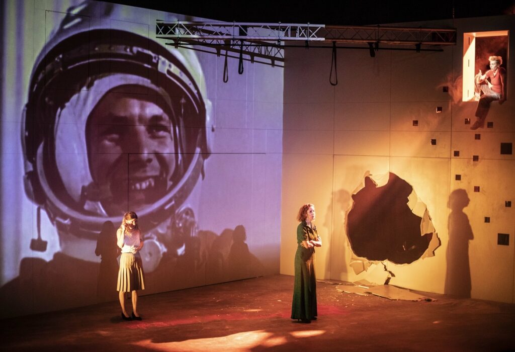 Cosmos-maelle-poesy-theatre-de la cité Toulouse