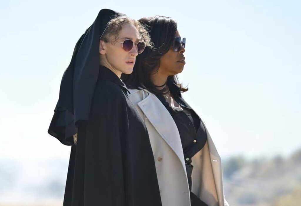 Soeur Megan et la détective Lois Tryon dans la série Grotesquerie