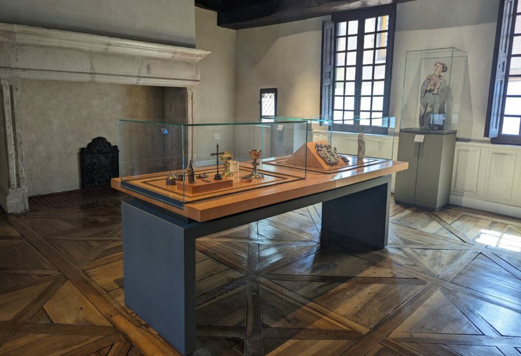 salle du musée Fenaille